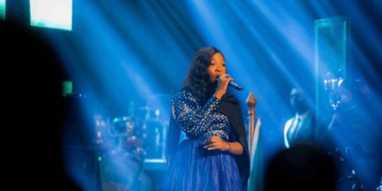 Këngëtarja e njohur humb jetën pas një pickimi të rrezikshëm nga një gjarpër.