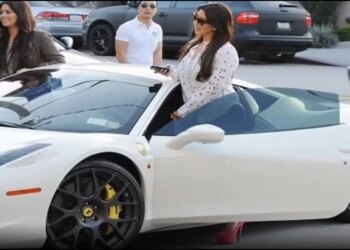 Kim Kardashian është në lidhje me Lewis Hamilton, por nuk mund ta blejë një Ferrari.