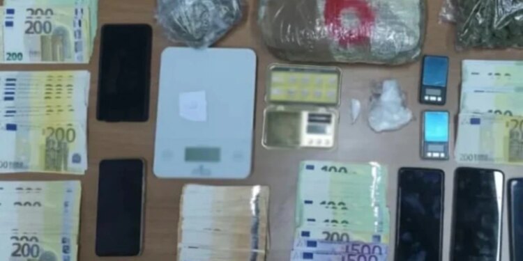 Kokaine e kapur në Rodos, arrestohen 3 shqiptarë dhe 2 grekë, zbulohen 327 mijë euro.