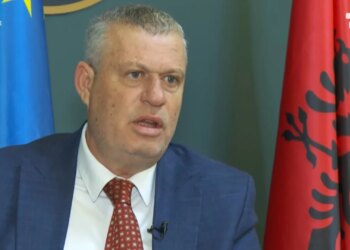 Komunikimi me Ministrin e Brendshëm u Pezullohet", ish-komandanti i FNSH, Shkëlqim Hajdari, Përshtatet me Ngjarjet e 20 Shkurtit: "Demonstruesit ishin të Manovruar