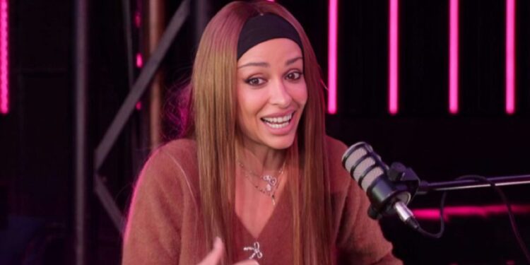 "Kur e pashë për herë të parë ashensorin…": Eleni Foureira tregon për fëmijërinë e saj në Shqipëri dhe ndikimin e mëmësisë.