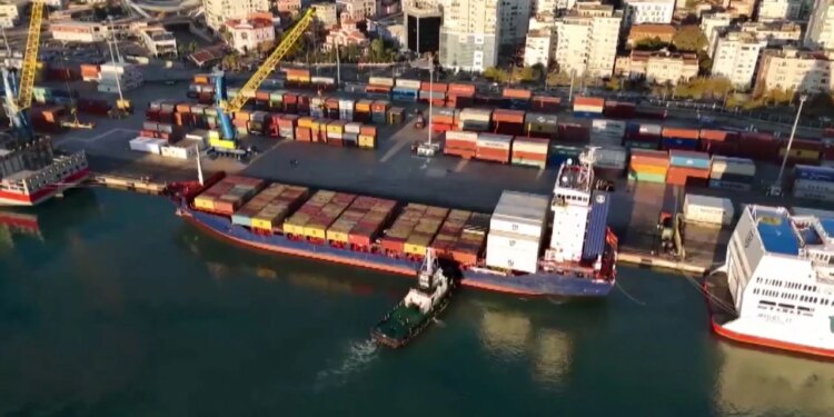 “Largojini mbetjet toksike të Kurum nga Porto Romano”, thonë ekspertët e mjedisit: “Ruajtja në kontenierë nuk është një zgjidhje e qëndrueshme.”