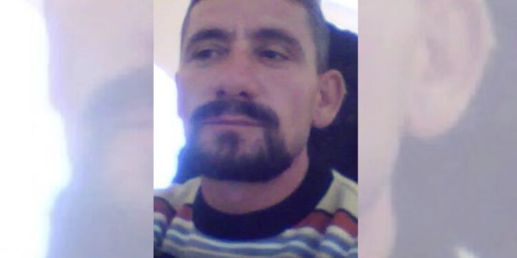 Marash Gjikola vendos eksploziv me telekomandë në makinë; zbulohet historia e tij, duke plagosur një bashkëfshatar me armë