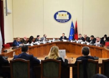 "Mbledhja të jetë publike", debati në Këshillin e Imunitetit për rastin ‘Balluku’, Balla-Bardhit: Jeni qesharakë, kjo është një kërkesë e prokurorit.