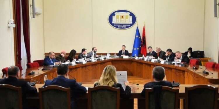 "Mbledhja të jetë publike", debati në Këshillin e Imunitetit për rastin ‘Balluku’, Balla-Bardhit: Jeni qesharakë, kjo është një kërkesë e prokurorit.