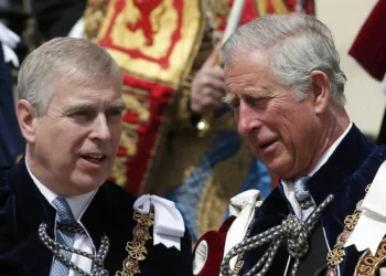 Mbreti Charles III reagon pas arrestimit të vëllait, ish-princit Andrew!