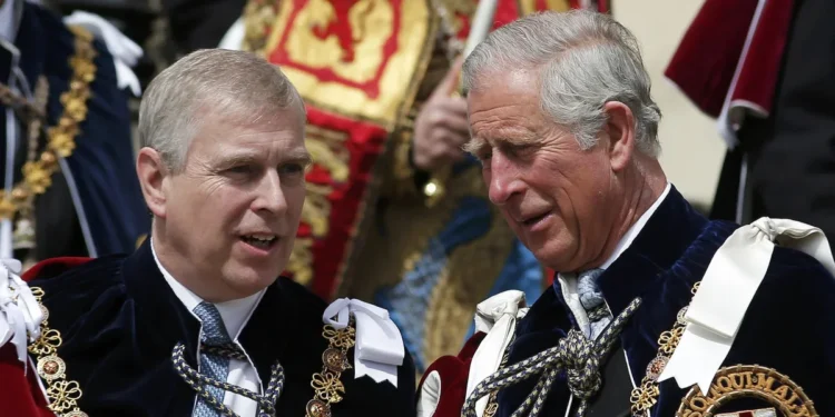 Mbreti Charles III reagon pas arrestimit të vëllait, ish-princit Andrew!