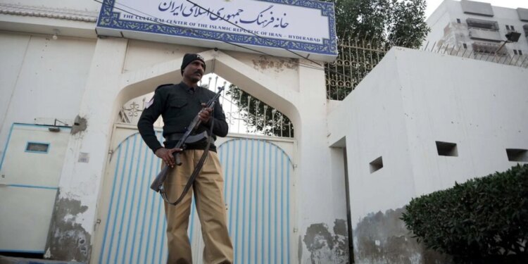 Më shumë se 100 të vdekur në Pakistan, Ushtria Çlirimtare e Baloçistanit merr përgjegjësinë për sulmet