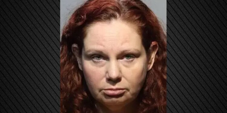 Mësuesja 49-vjeçare në Florida arrestohet për abuzim seksual ndaj një nxënësi të cilin e kishte në kujdestari.