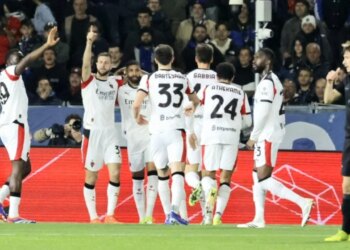 Modric ndihmon Milanin, kuqezinjtë fitojnë përballë Pisas me 10 lojtarë dhe ‘kërcënojnë’ Interin