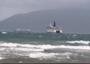 Moti i keq, vonohet nisja e trageteve nga Durrësi drejt Barit.