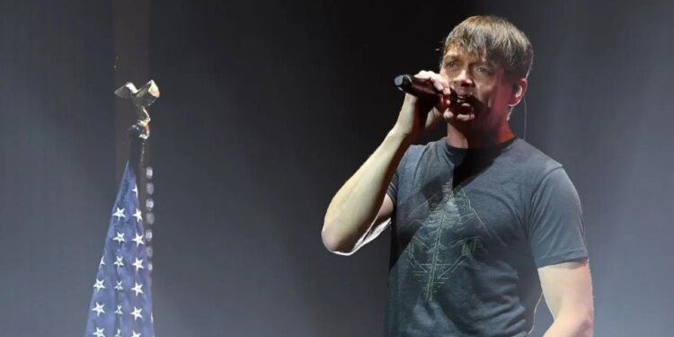 Muzika në dhimbje: Ndërron jetë këngëtari i njohur amerikan i rock-ut pas luftës me kancerin