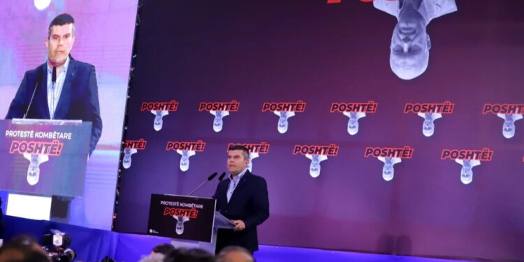 “Ndryshimi nuk vjen nga kafenetë”, pedagogu Hasimja thotë nga protesta e PD-së: Bashkohuni me ne për të ruajtur shpresën dhe të drejtat tona.