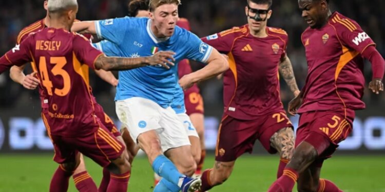 Në 'Maradona Stadium', asnjë skuadër nuk e merr fitoren; Napoli dhe Roma ndajnë pikët që i gëzojnë Milanin dhe Juventusin.