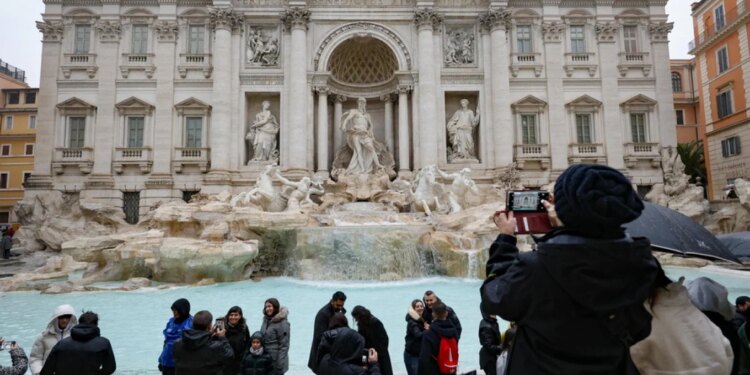 Nga sot, turistët në Romë do të paguajnë 2 euro për të vizituar Shatërvanin Trevi, me biletë të vlefshme për të huaj dhe vendas.