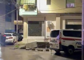 Ngjarje në Fier: Një person përplaset me dy venezueliane dhe i mbyll derën në fytyrë njëra prej tyre