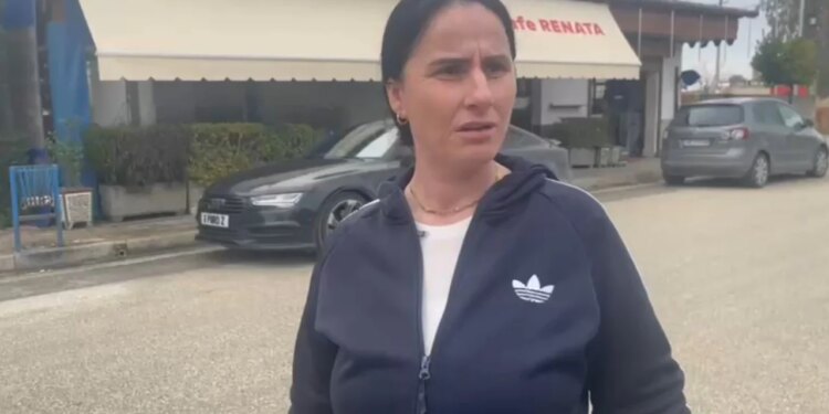 Ngjitet në kullë dhe kërcënon me vetëvrasje, qytetarja zbardh shpjegimin: më pushuan nga puna për shkak se kërkova pagën.