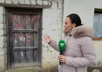 Një emër që do të mbahet gjithmonë mbi derë/ Top Channel viziton familjen Kola në Peqin, e cila humbi nënën në Itali.