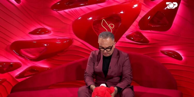 “Një nënë humb jetën nga kanceri”/ Banorët në pikëllim, Artani tregon historinë e prekshme: Pashë vëllanë pas 23 vitesh, ai më tha s’të njoh.