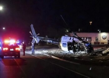 Një person me armë qëlloi ndaj policisë, helikopteri që ndihmonte në operacion rrëzohet, dy të vdekur.