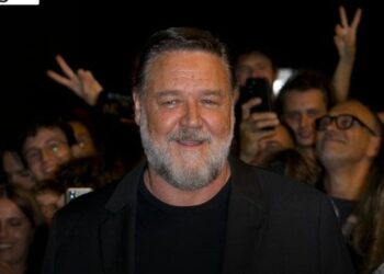 Një rol intriguese nga një shqiptar! Russell Crow zbulon personazhin e tij më të ri.