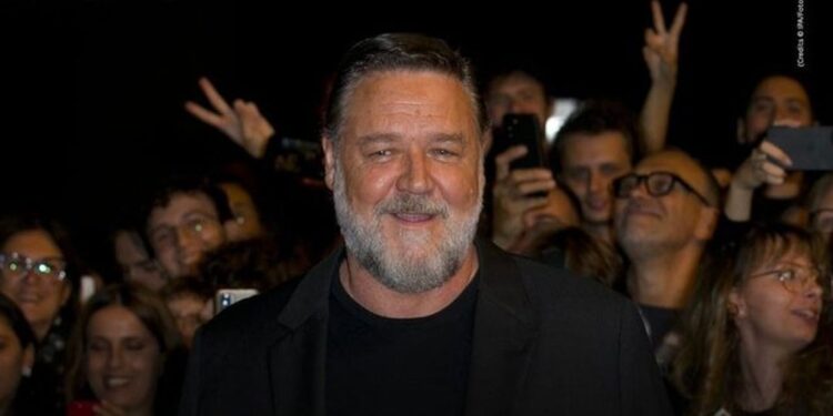 Një rol intriguese nga një shqiptar! Russell Crow zbulon personazhin e tij më të ri.