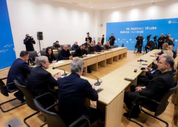 Opozita bojkoton komisionet, Bozdo i bën thirrje Berishës: Duhet të angazhohemi për të ndryshuar reformën.