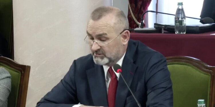 PS njofton për ndryshimet në ligje: Manja thekson se qëllimi është sigurimi i funksionimit normal të institucioneve, pa shtuar privilegje për individët.