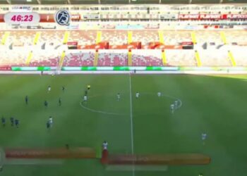 Paniku i shkaktuar nga vrasja e ‘El Mencho’, ndeshja e futbollit në Meksikë e ndërpritet.