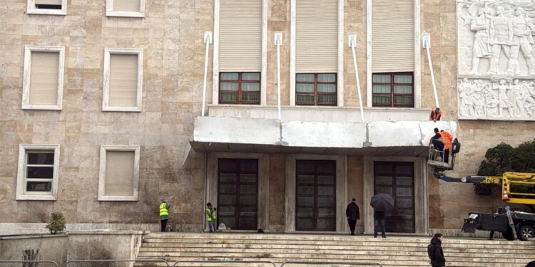 Partia Demokratike përgatitet për protestë, godina e Kryeministrisë vendos masa sigurie.