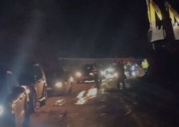 Pas 8 orësh bllokim nga shembja e shpatit, rikthehet qarkullimi në të dyja drejtimet në aksin Librazhd-Qafë Thanë. Përshëndetje shoferëve për kujdes.