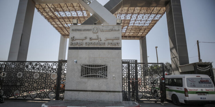 Pas një armëpushimi të brishtë në Rripin e Gazës, Izraeli rihap rafuin me kufizime të rrepta dhe vetëm për këmbësorët.