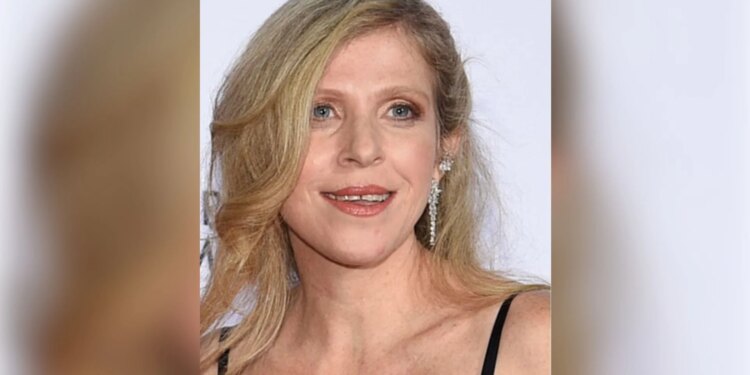 Pas përfundimit të sezonit të fundit të një seriali, producentja e njohur izraelite, Dana Eden, gjendet e vdekur në një hotel.