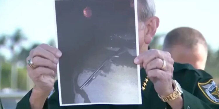 “Personi ishte i gatshëm të qëllonte”/ Hyri në rezidencën e Trump, Shërbimi Sekret: E urdhëruam të largohej, vendosëm ta bllokonim.