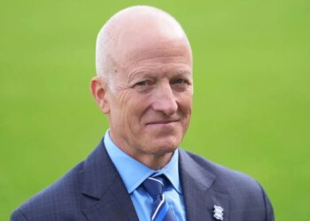 Presidenti i klubit anglez pëson sulm në tru, dërgohet urgjentisht në spital.