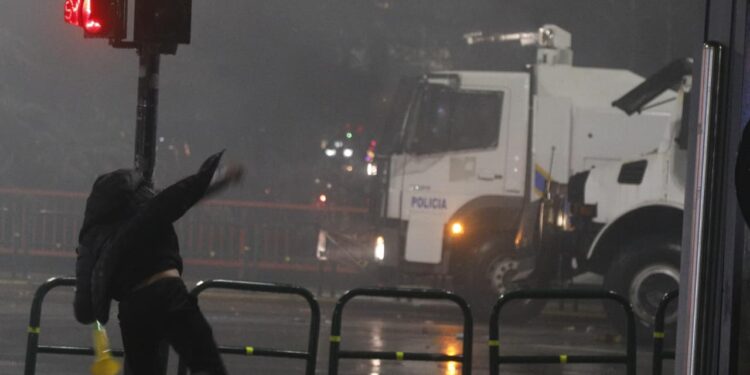 Protesta e katërt kombëtare e PD-së: 46 persona arrestohen nga policia për dhunën e djeshme