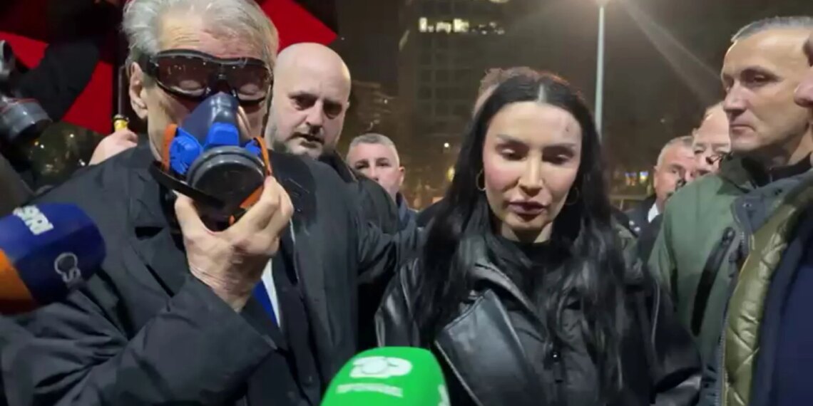 Protesta e opozitës: Senada Ahmeti, ish-kandidate e PD në Shkodër, dëmtohet gjatë protestës.