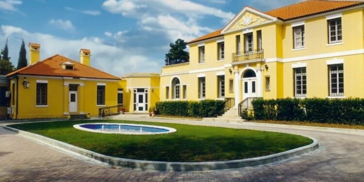 Protesta e opozitës para Kryeministrisë/ Ambasada amerikane paralajmëron qytetarët: Ruani distancën nga grumbullimet dhe qëndroni të vëmendshëm.