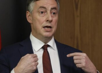 "Protestat e dhunshme nuk janë të pranueshme në një demokraci funksionale”, thotë Parlamenti Europian: Opozita duhet të përfshihet në dialog për të siguruar stabilitet.