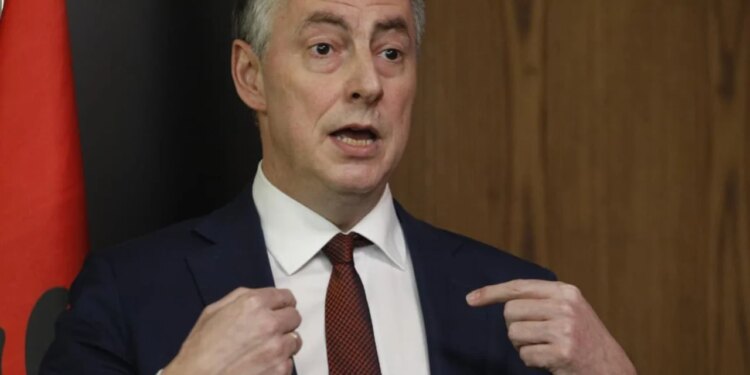 "Protestat e dhunshme nuk janë të pranueshme në një demokraci funksionale”, thotë Parlamenti Europian: Opozita duhet të përfshihet në dialog për të siguruar stabilitet.