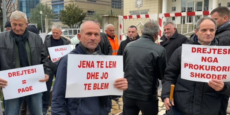 Protestat për pronat vazhdojnë, banorët e Rrjollit protestojnë para Prokurorisë së Shkodrës.