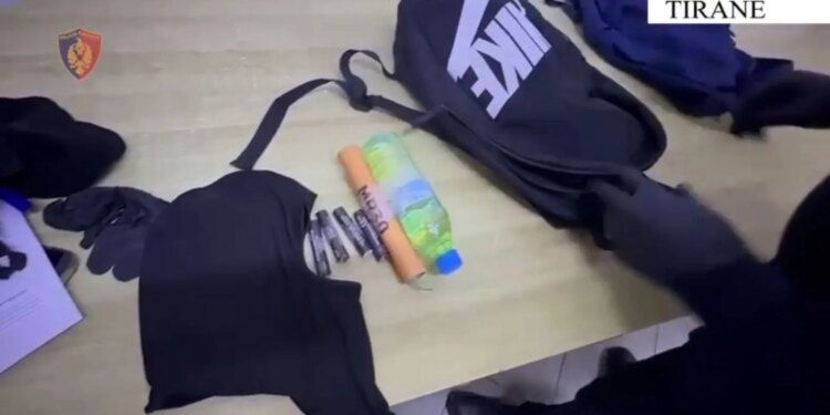 Proteste e PD-së: 18 të arrestuar, deputeti Klevis Balliu nën hetim për hedhje lëndësh piroteknike dhe objekte të forta ndaj policisë.