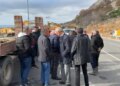 Protestë në Rrjoll të Velipojës për resortin: Banorët kundërshtojnë projektin dhe kërcënojnë me bllokim të rrugës.