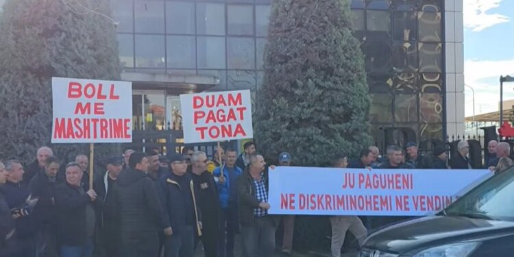 Protestë për pagat te "Bankers": Punonjësit e sigurisë shprehin shqetësimin për vonesat prej shtatë muajsh të pagave.