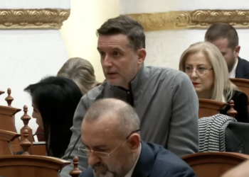 Qëndrim i Braçes në Kuvend: 'Mos përgjigjeni nëse nuk e pëlqeni atë që them' - Kërkesë për pyetje nga ministrja e Shëndetësisë