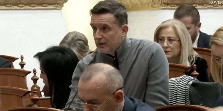 Qëndrim i Braçes në Kuvend: 'Mos përgjigjeni nëse nuk e pëlqeni atë që them' - Kërkesë për pyetje nga ministrja e Shëndetësisë