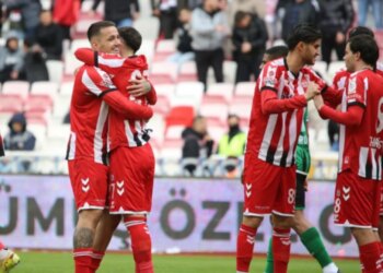 Rey Manaj sërish në qendër të vëmendjes me Sivasspor, shënon gol dhe jep asist në fitoren ndaj Sakaryaspor (VIDEO)
