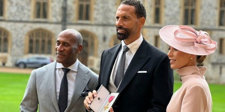 Rio Ferdinand tregon hapur për ndikimin e karrierës së tij: “Ka momente që përfundoj në karrige me rrota”