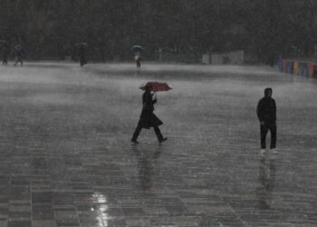 Rreshje të sporadike shiu, parashikimi i motit për këtë të diel