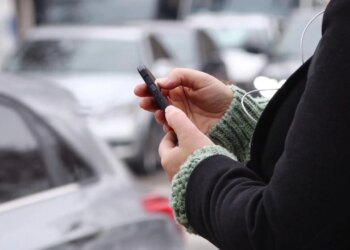 “Rrjetet sociale për fëmijët nën 16 vjeç, a duhet Shqipëria të aderojë në ndalimin e Bashkimit Europian?”